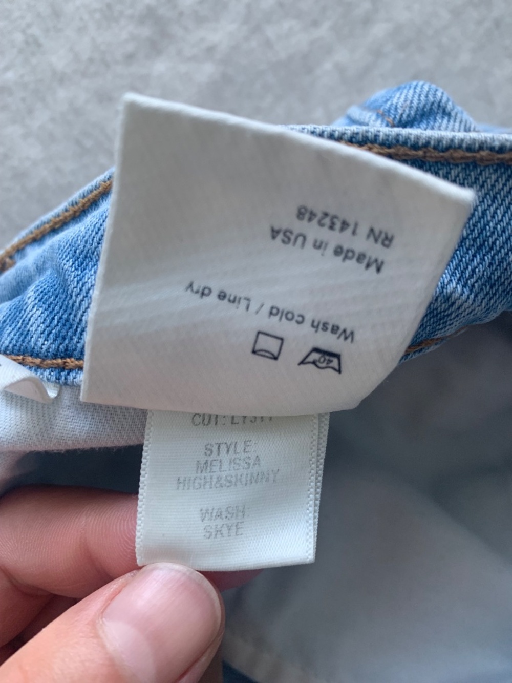Reformation Jeans Melissa in Skye wash High Rise women’s Size 24 - Picture 10 of 13